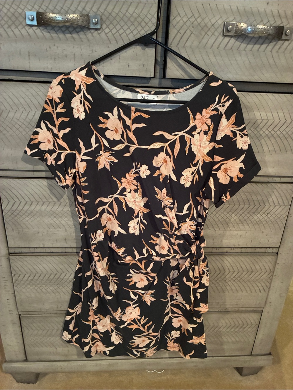 Short-Sleeve Floral Tie-Waist Tunic Dress - Black & Peach